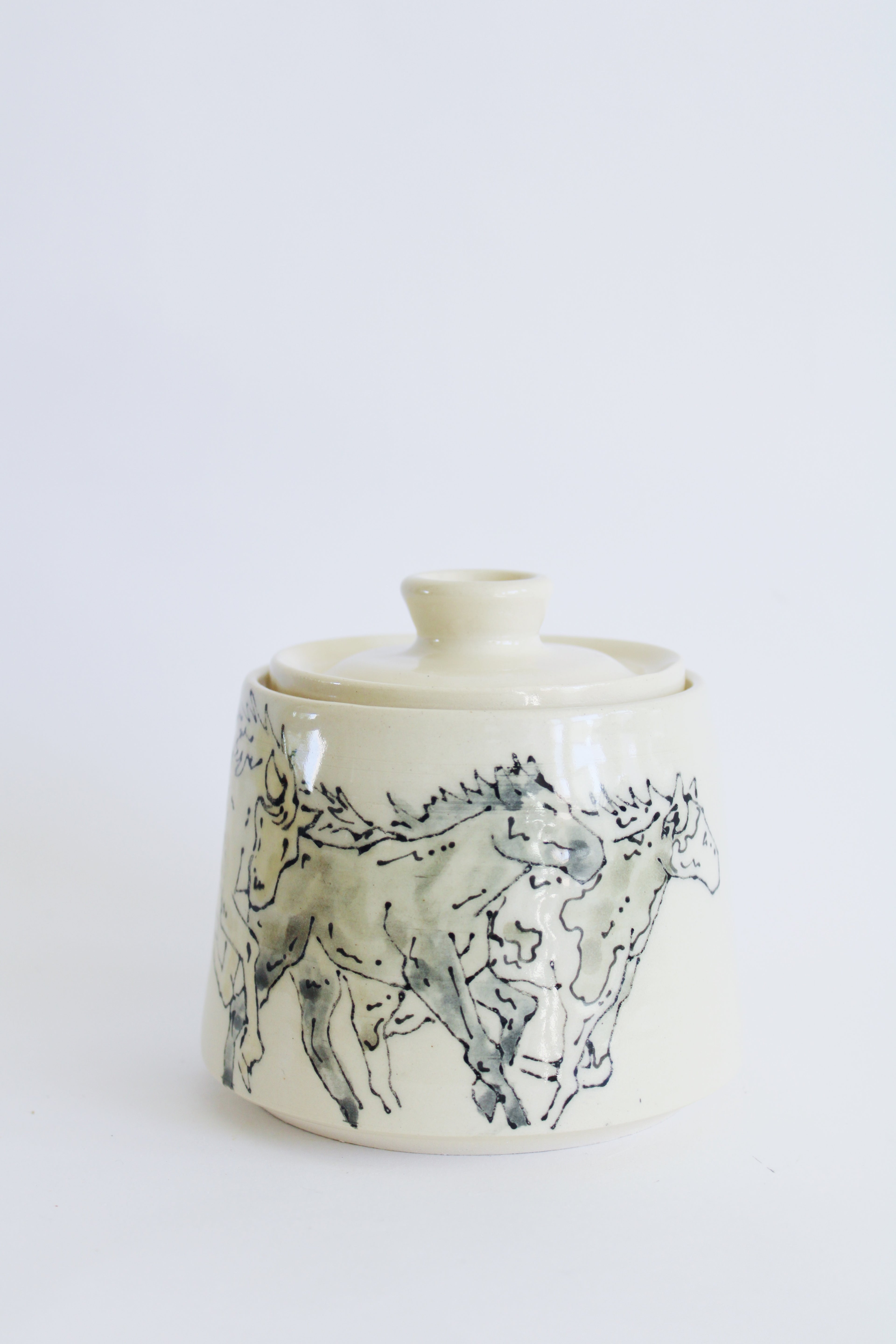 Wild Horse Jar 800