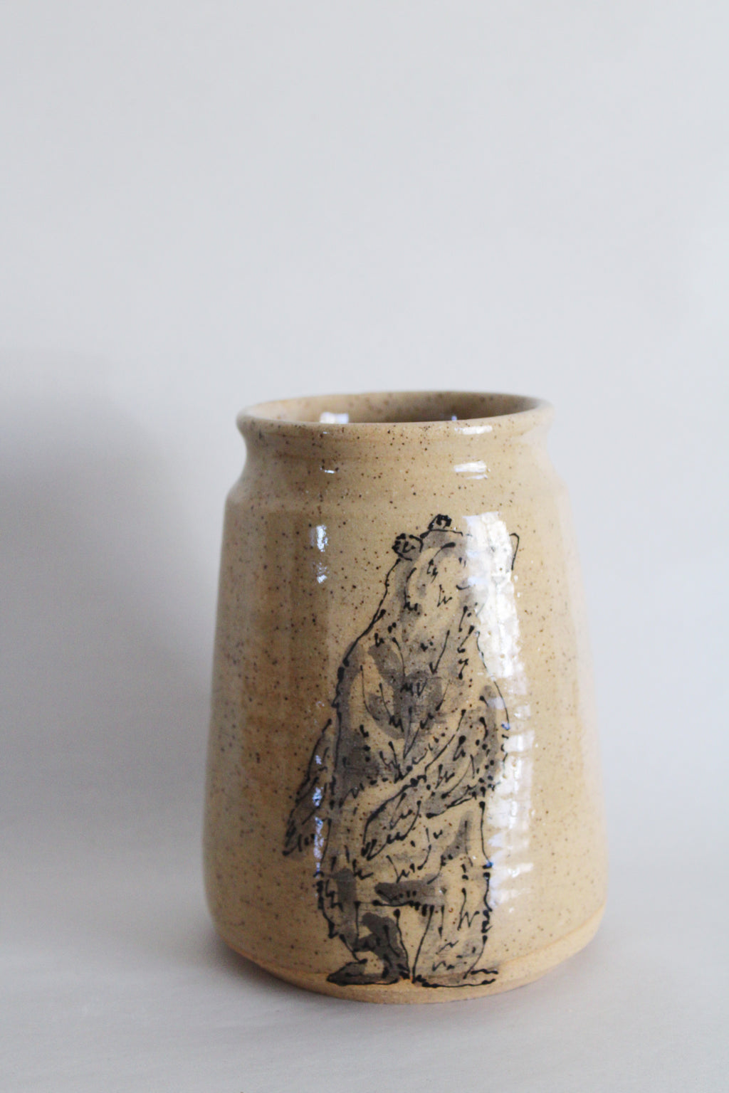 Grizzly Bear Vase 523